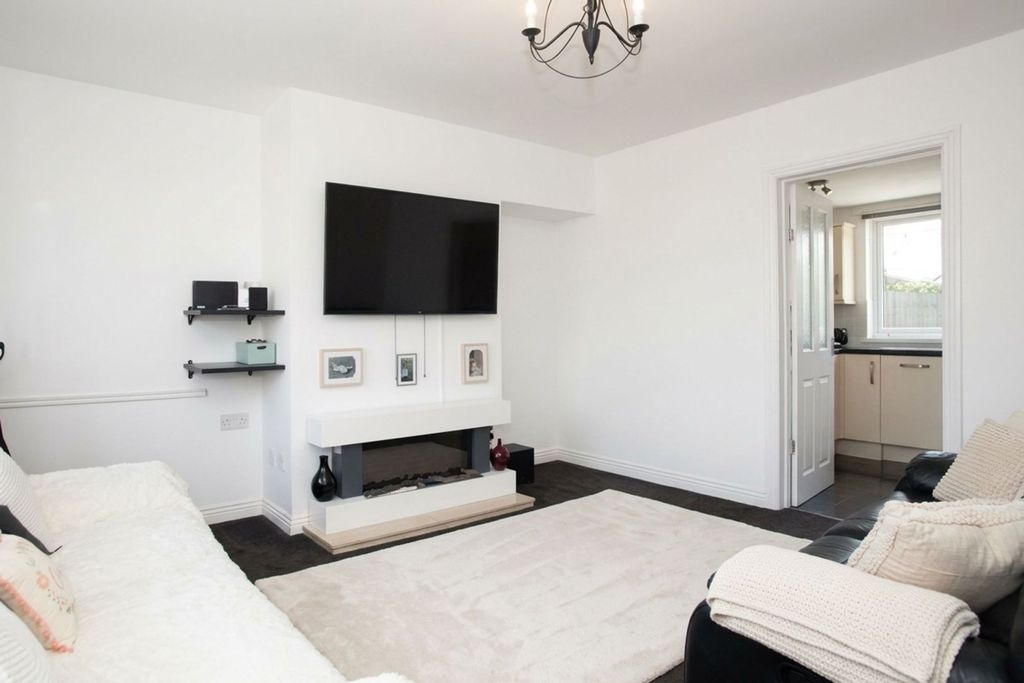 Property photo 2 of 13