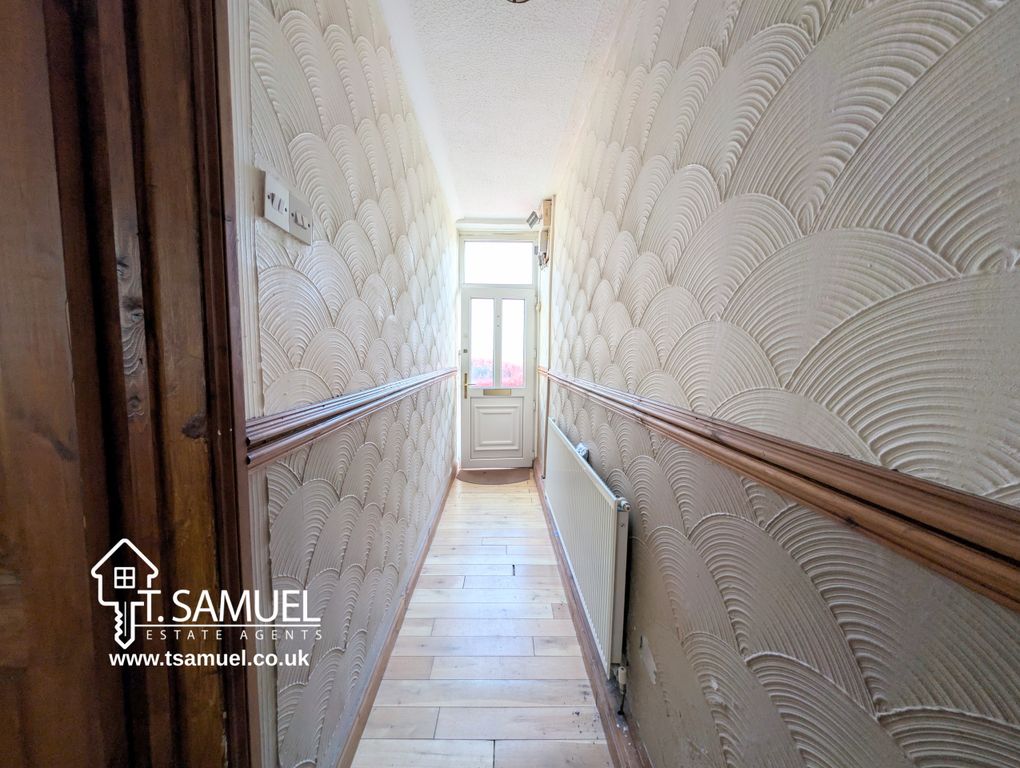 Property photo 2 of 17 Hallway