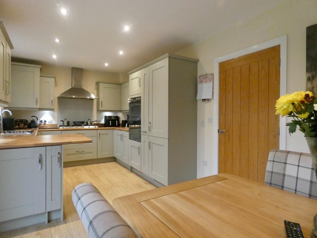 Property photo 2 of 23 Dining Kitchen