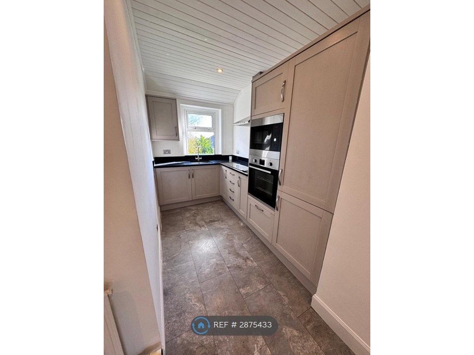Property photo 2 of 10 Kitchen