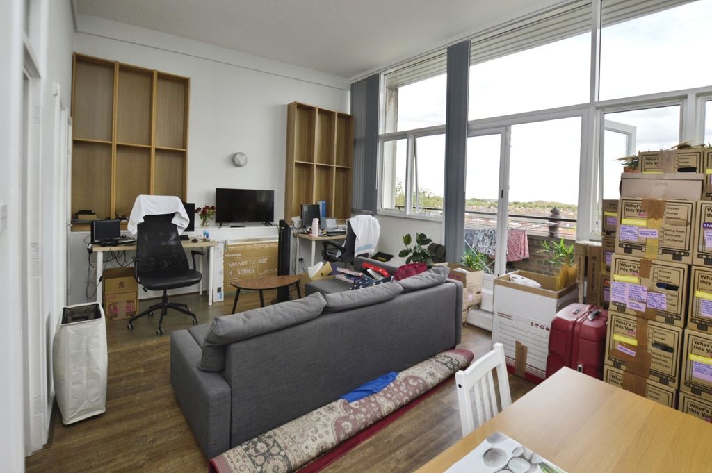 Property photo 1 of 11 Pbox-Img.Jpg