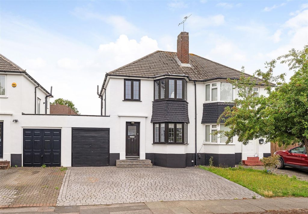 Property photo 1 of 14 48 Tintagel Road-15.Jpg