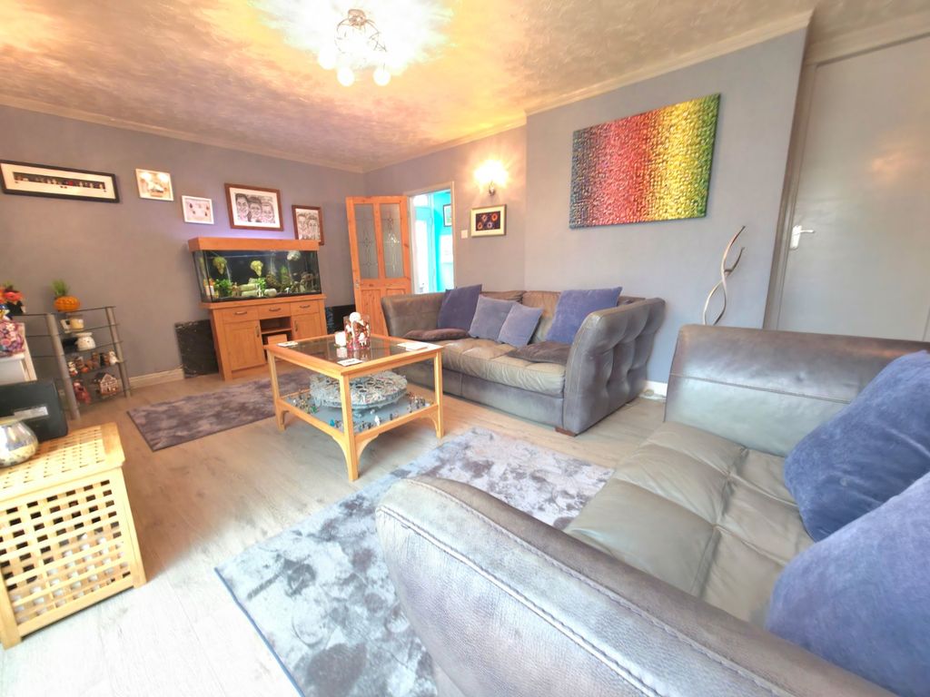 Property photo 2 of 25 Lounge