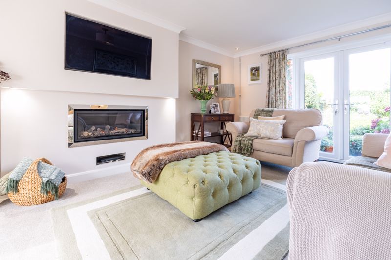 Property photo 2 of 34 Lounge