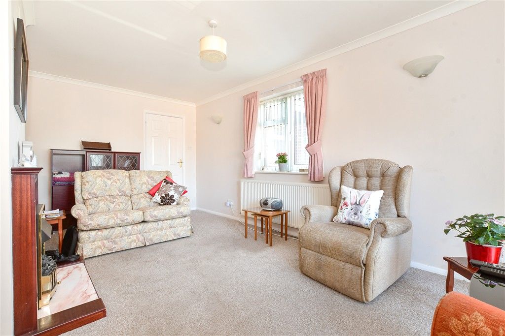 Property photo 3 of 12 Lounge