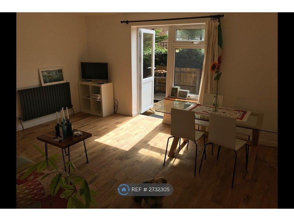 Property photo 1 of 18 Hall 2