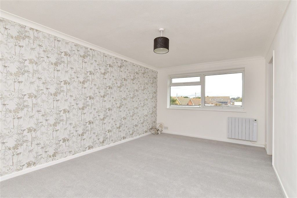 Property photo 1 of 10 Lounge