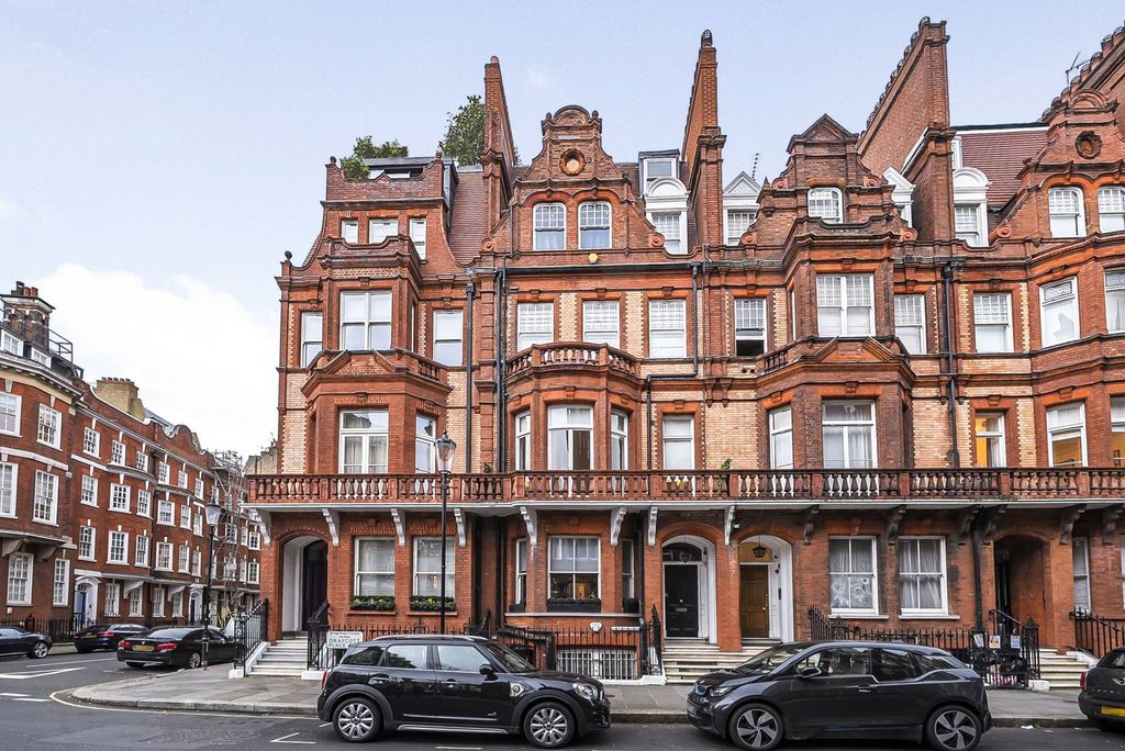 Property photo 2 of 21