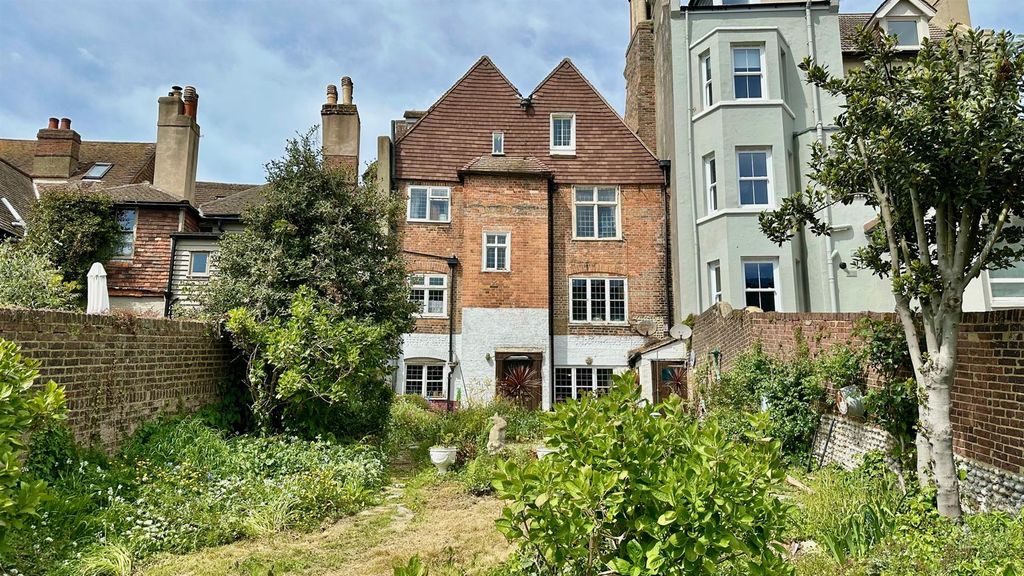 Property photo 1 of 32