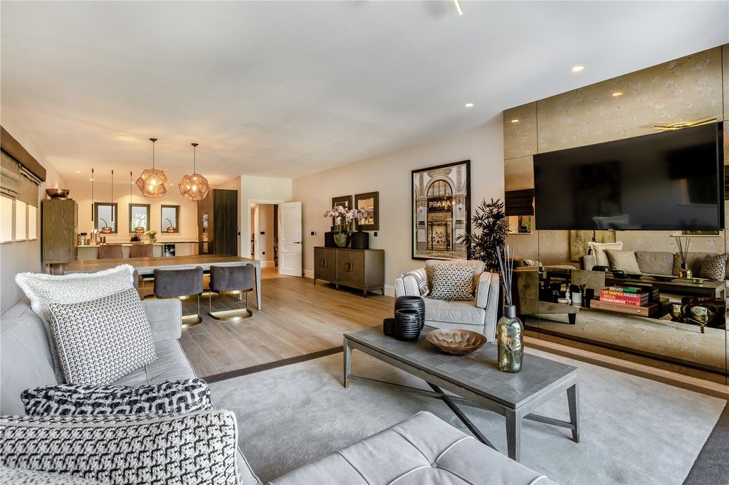 Property photo 3 of 19 Open Plan Living