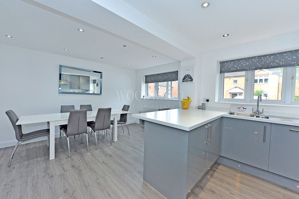 Property photo 2 of 22 Kitchen/Dining Room