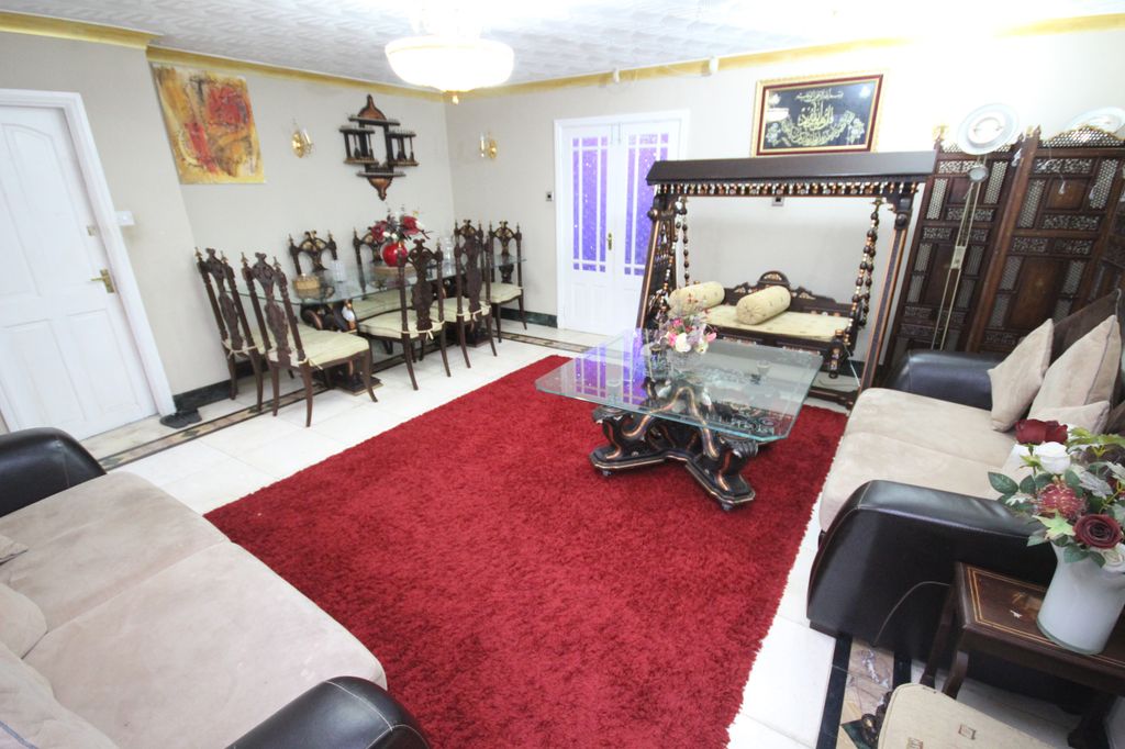 Property photo 3 of 23