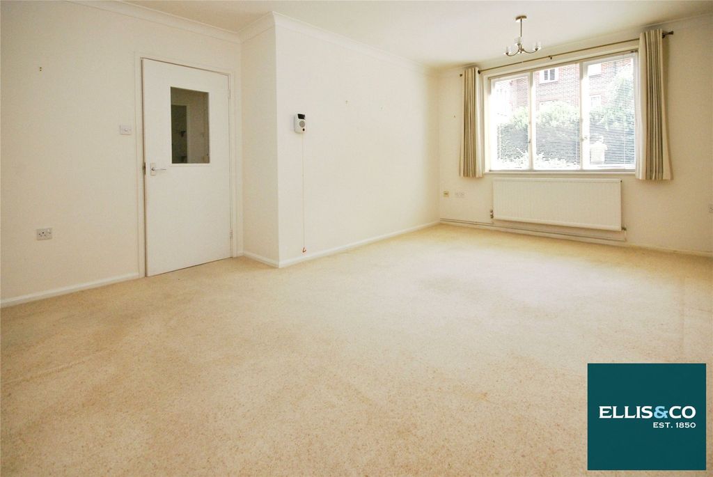 Property photo 2 of 12 Picture No. 11