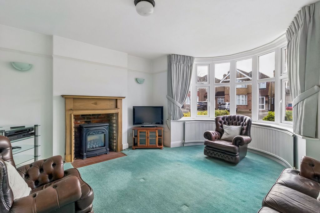 Property photo 2 of 17