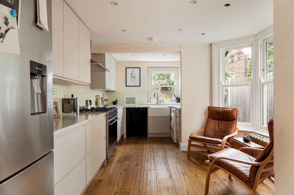 Property photo 3 of 29 Woodlands Road, E17