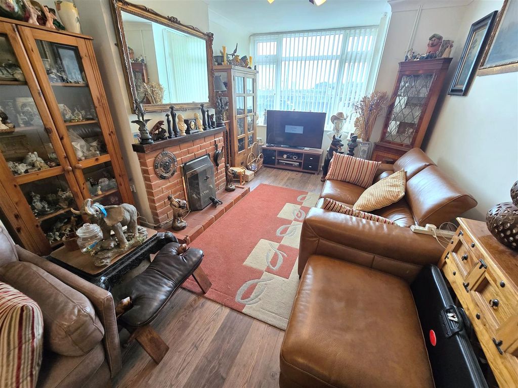 Property photo 3 of 14 Lounge/Diner