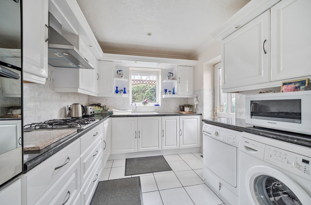 Property photo 3 of 22 3 - 1371520-15-68F76d...