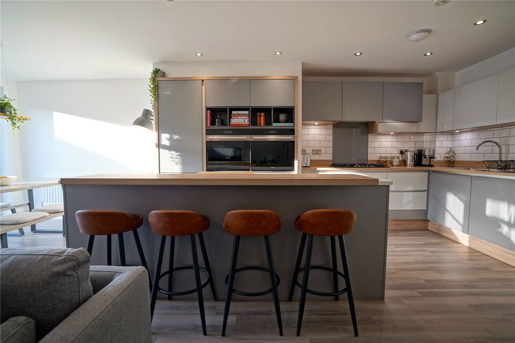 Property photo 2 of 23 Picture No. 16