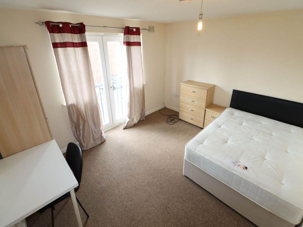 Property photo 2 of 6 6Ebe4c60-8A56-4627-B770-5437c29F5866