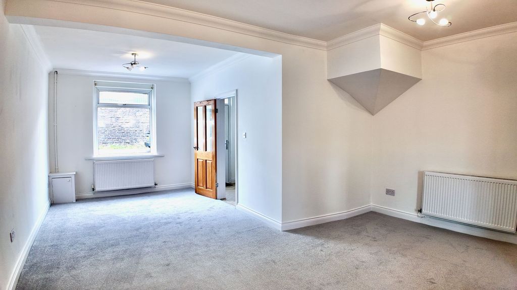 Property photo 2 of 28