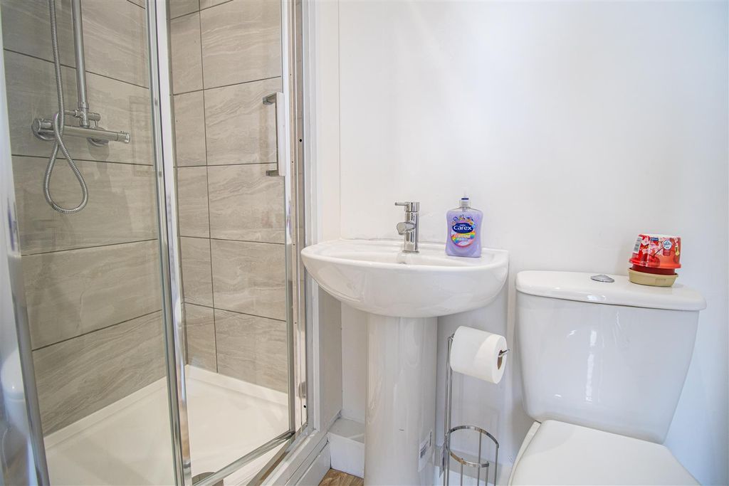 Property photo 3 of 15 Room 1 En-Suite