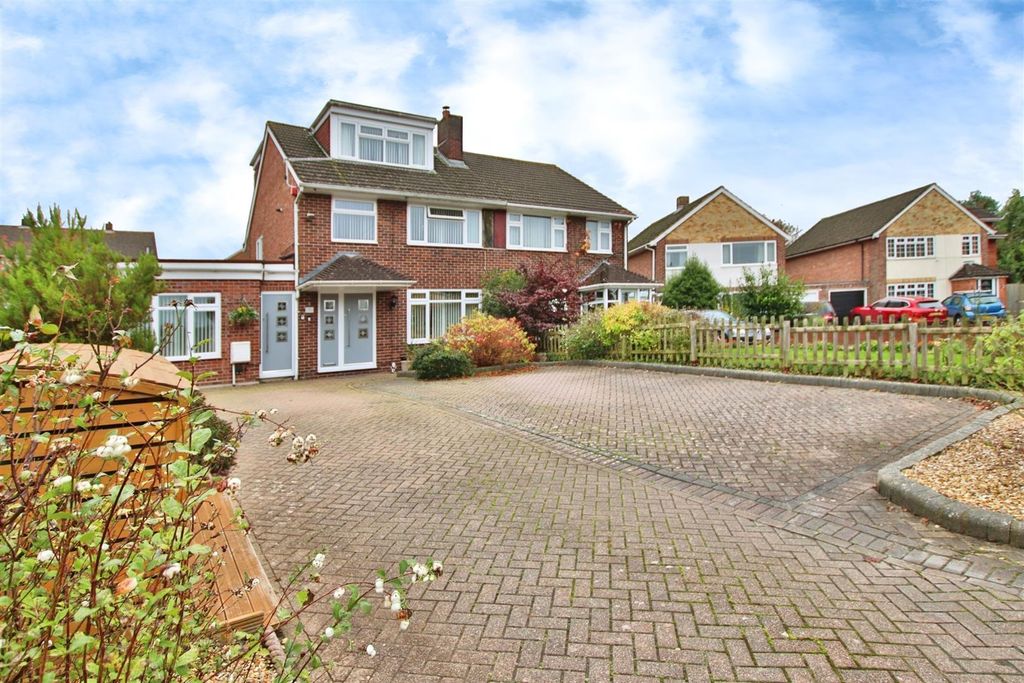 Property photo 1 of 12 4 Bedroom Semi Detached For Sale