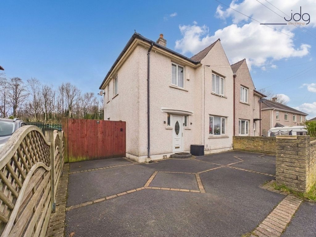 Property photo 1 of 17 Welcome To Pickthorn Close