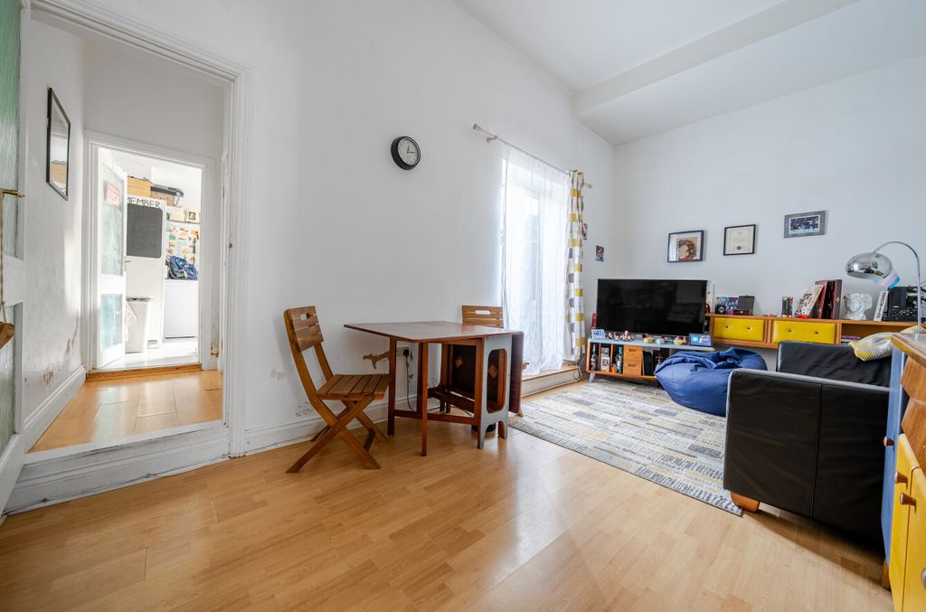 Property photo 2 of 11 1384619-7-694943B...