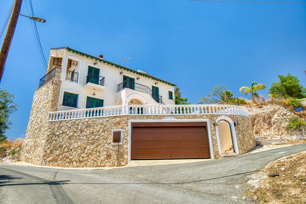Property photo 1 of 52