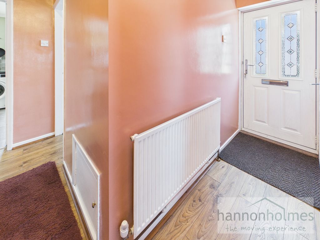 Property photo 3 of 40 Cam05283G0-Pr0200-Still003