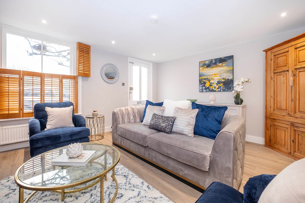 Property photo 3 of 25