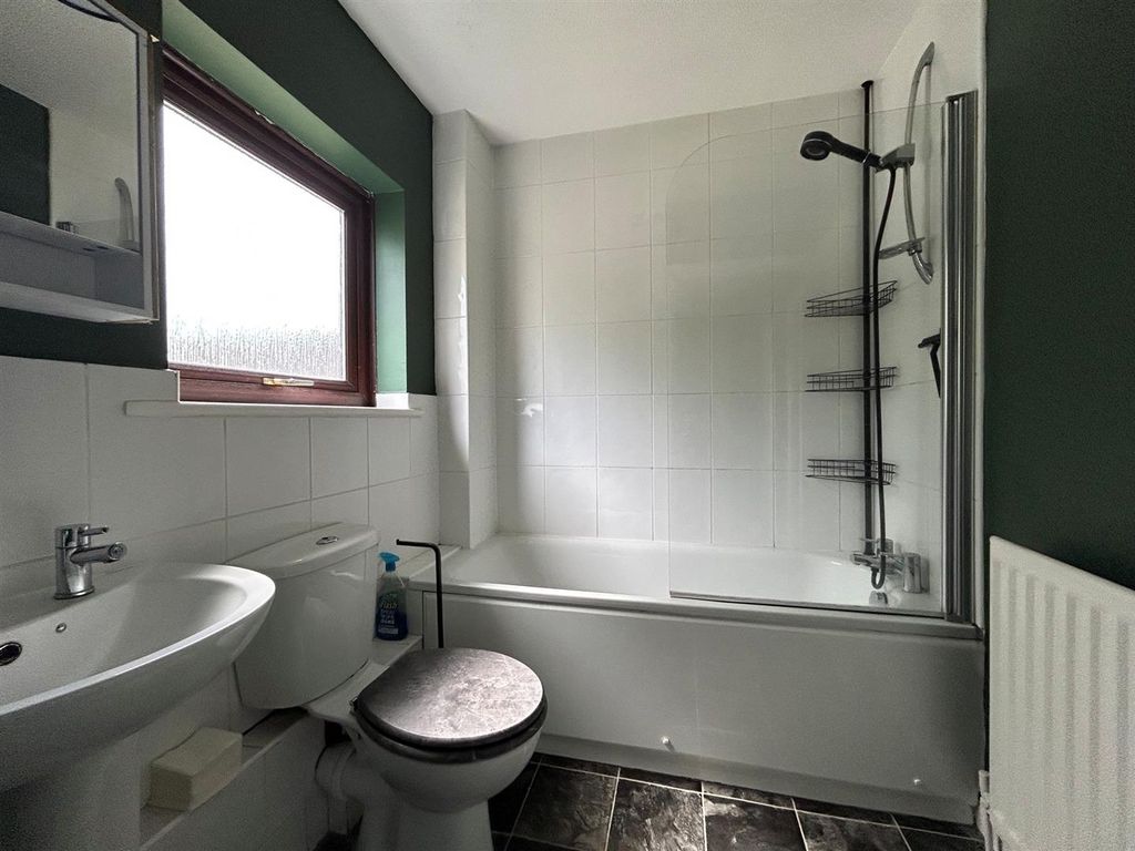 Property photo 2 of 10 Bathroom.Jpg