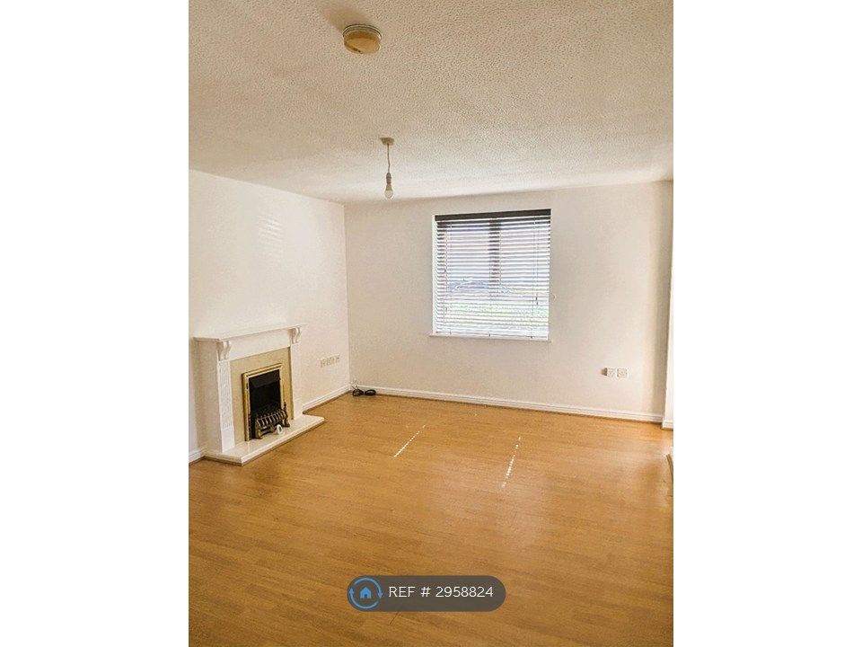 Property photo 3 of 6 Living Room