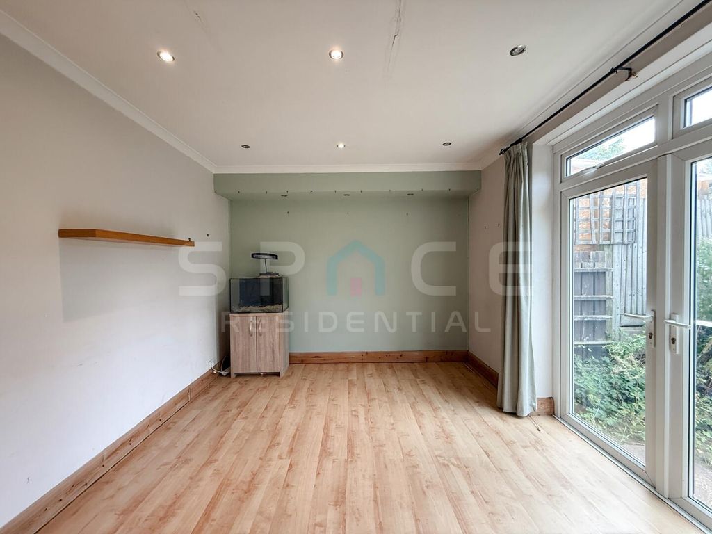 Property photo 3 of 24 Living Room