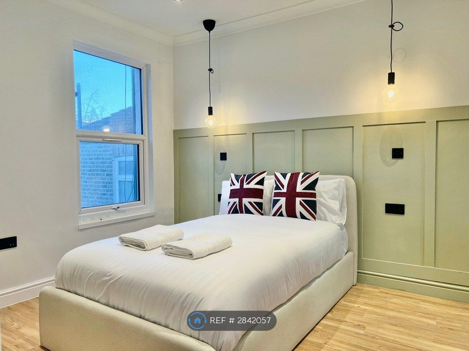 Property photo 1 of 12 Bedroom