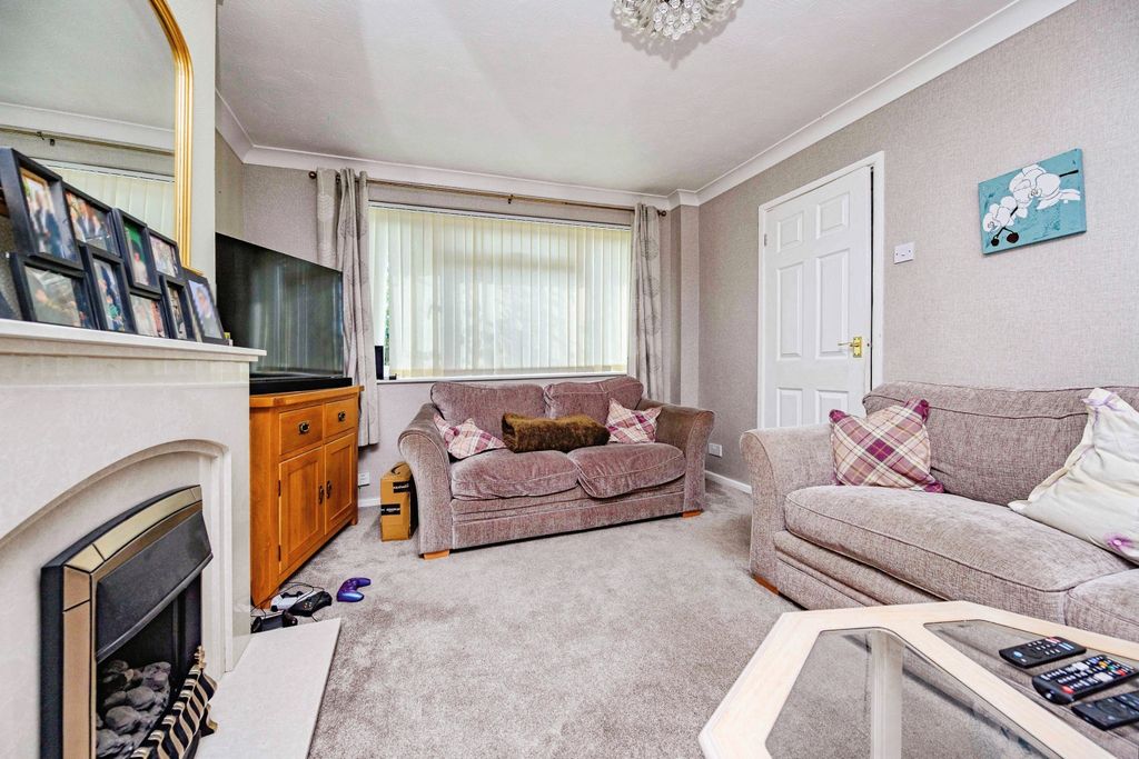 Property photo 2 of 12 Lounge