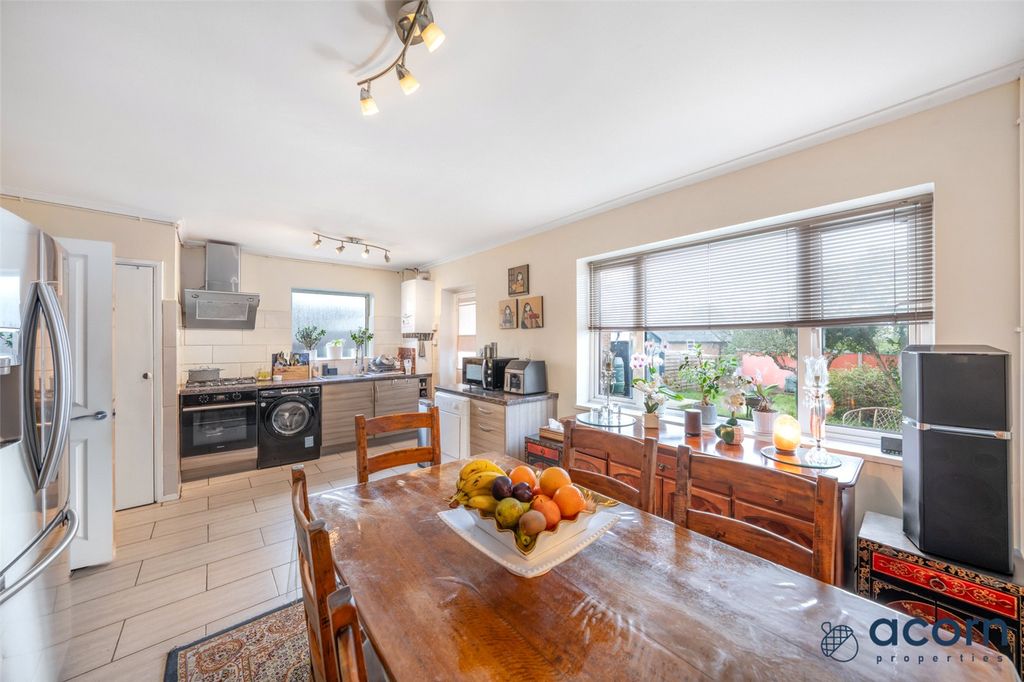 Property photo 2 of 21 Picture No. 15