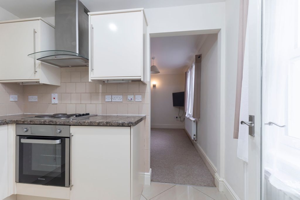Property photo 3 of 8 Flat 2, Arkle House-02