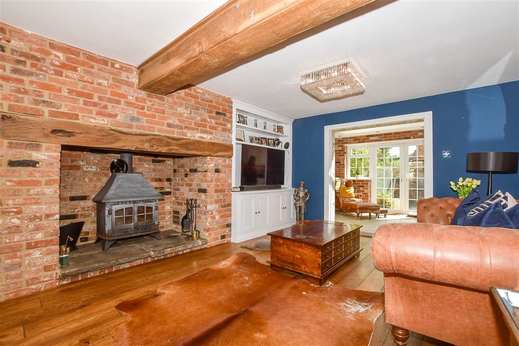 Property photo 3 of 16 Lounge
