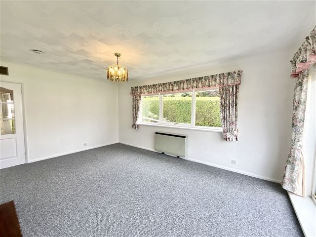 Property photo 3 of 19 Lounge
