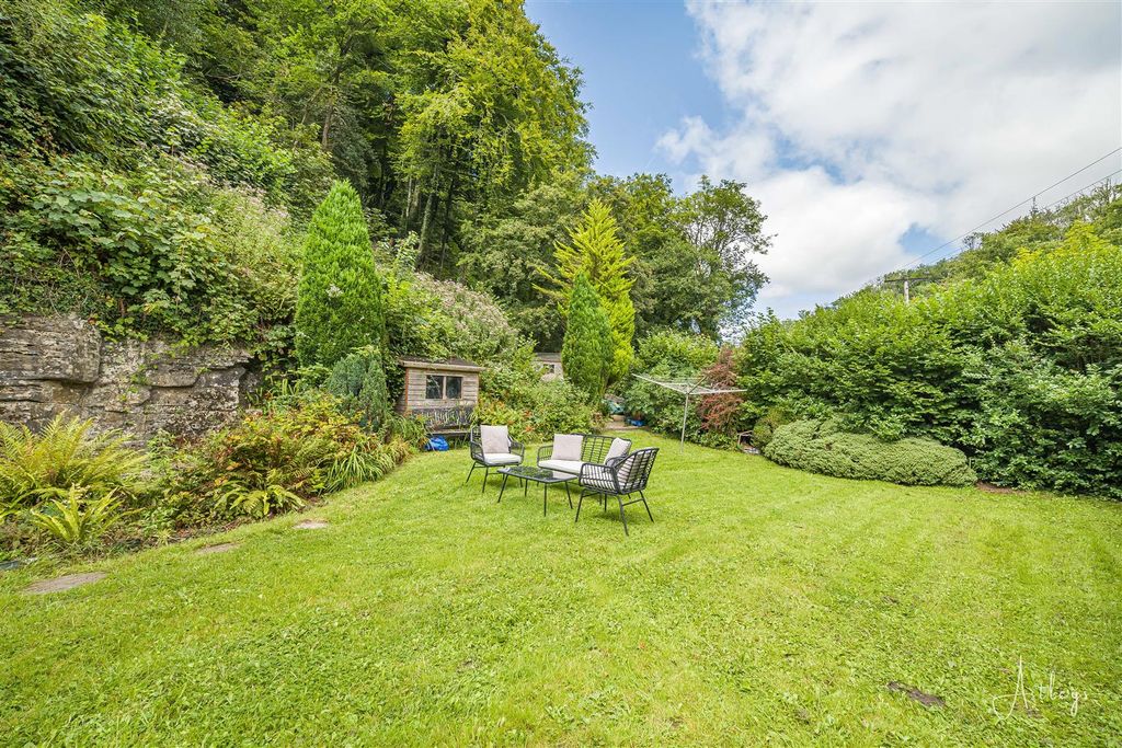 Property photo 3 of 33 Grounds