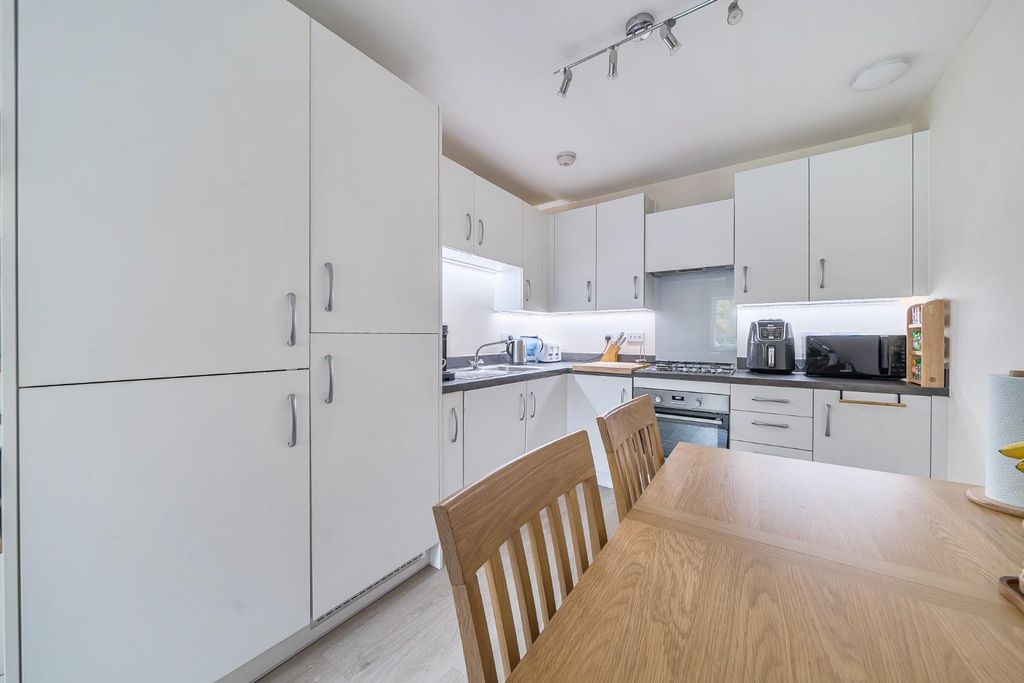 Property photo 3 of 12 1-69140F6E347c7-1377007-5-69131B16c7Fda-1.Jpg