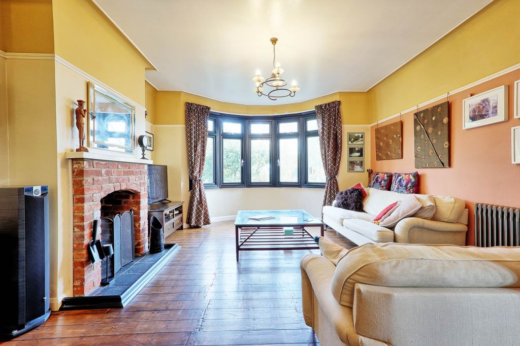 Property photo 3 of 19