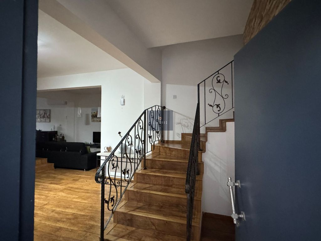 Property photo 1 of 27