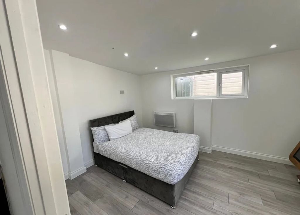 Property photo 1 of 2