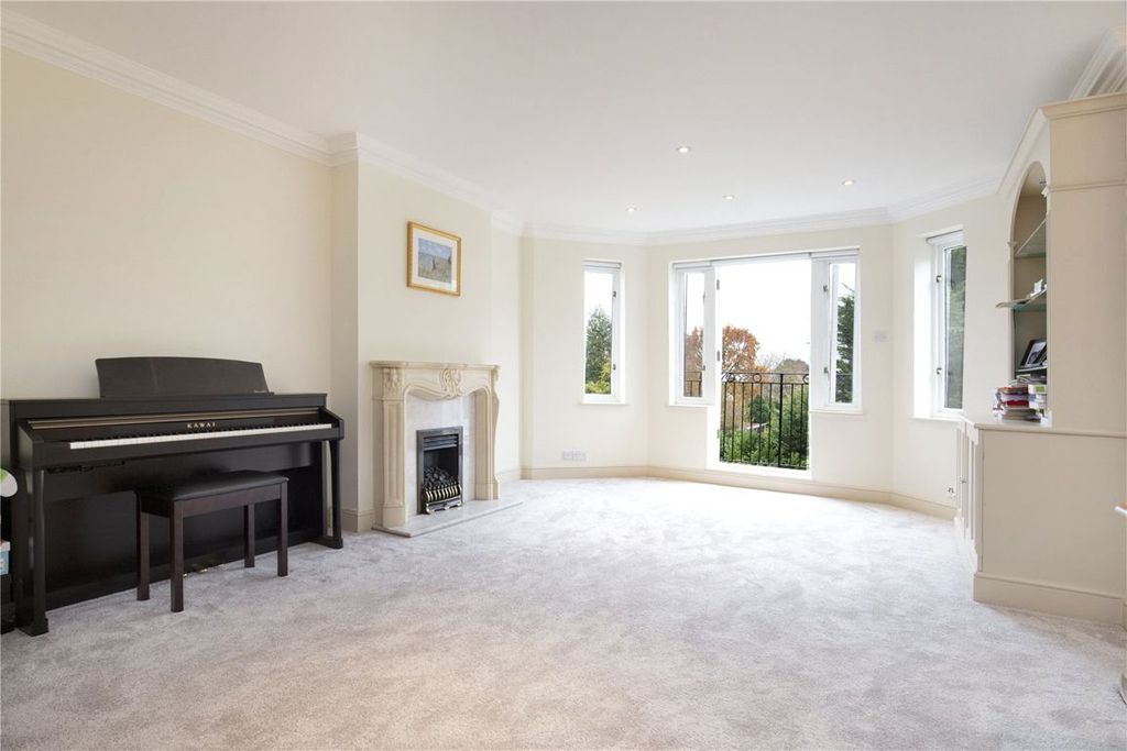 Property photo 3 of 12