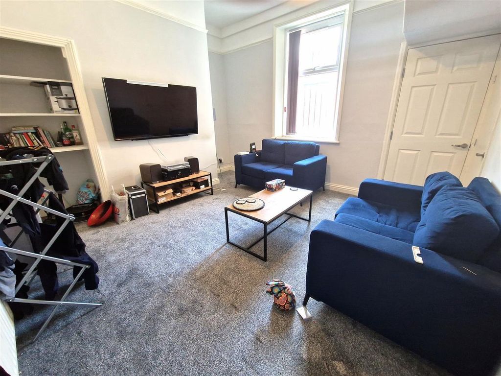 Property photo 2 of 9 Living Room.Jpg