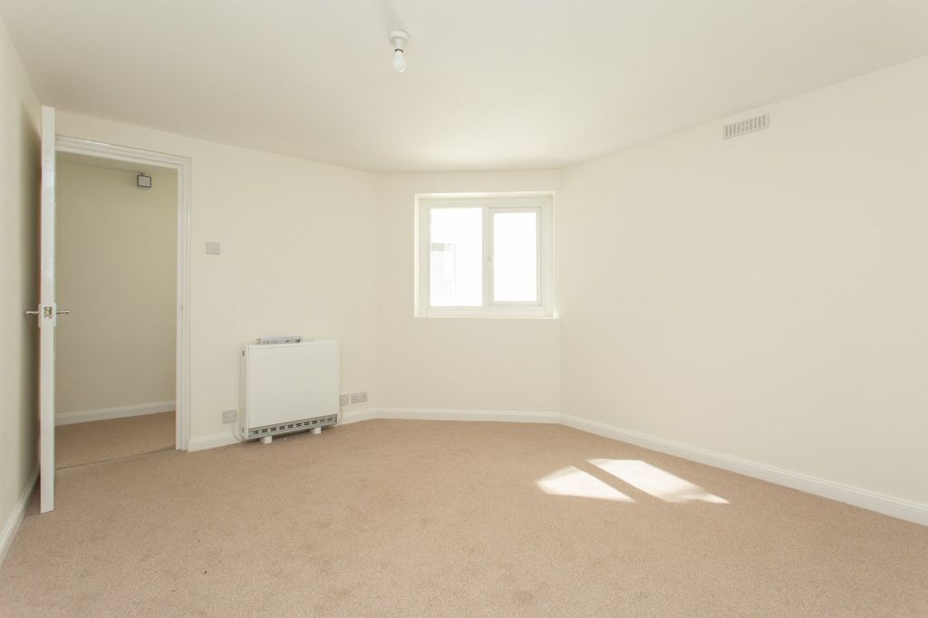 Property photo 3 of 16 Picture 3