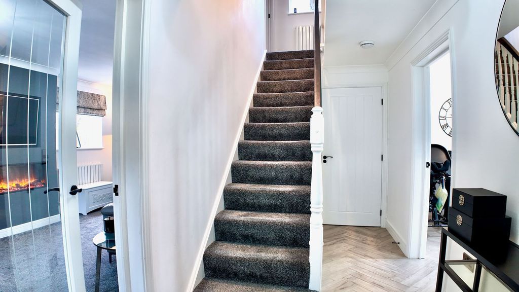 Additional image 9 of 3 bed detached house for saleField Close, Pontllanfraith NP12