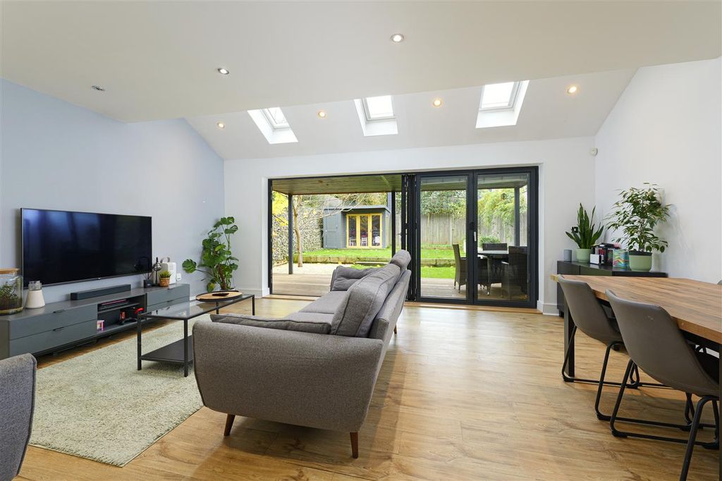 Property photo 2 of 27